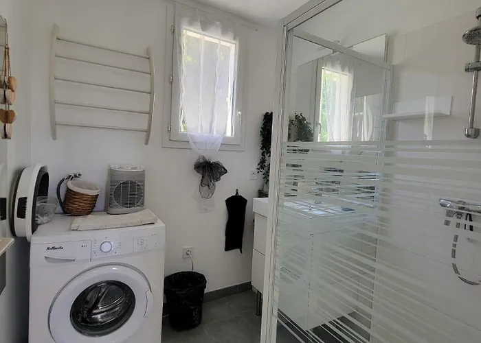 T2 30m2 Climatise Avec Jardin Proche De La