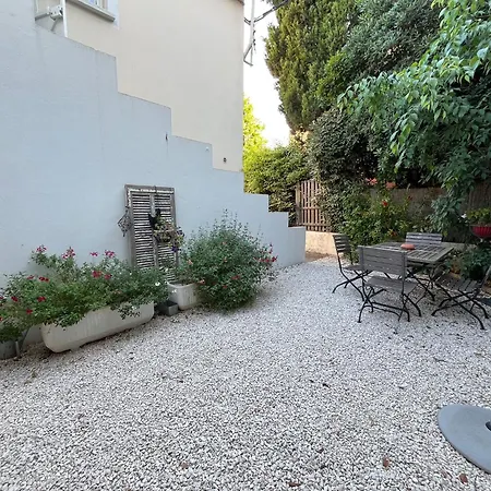 T2 30m2 Climatise Avec Jardin Proche De La *