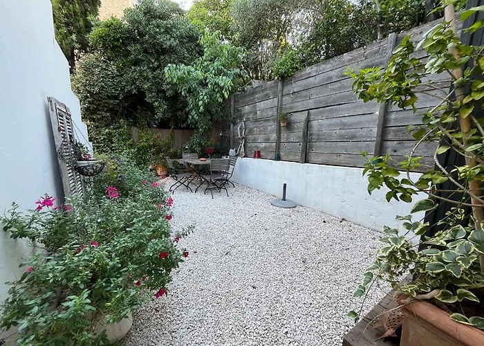 شقة T2 30m2 Climatise Avec Jardin Proche De La *
